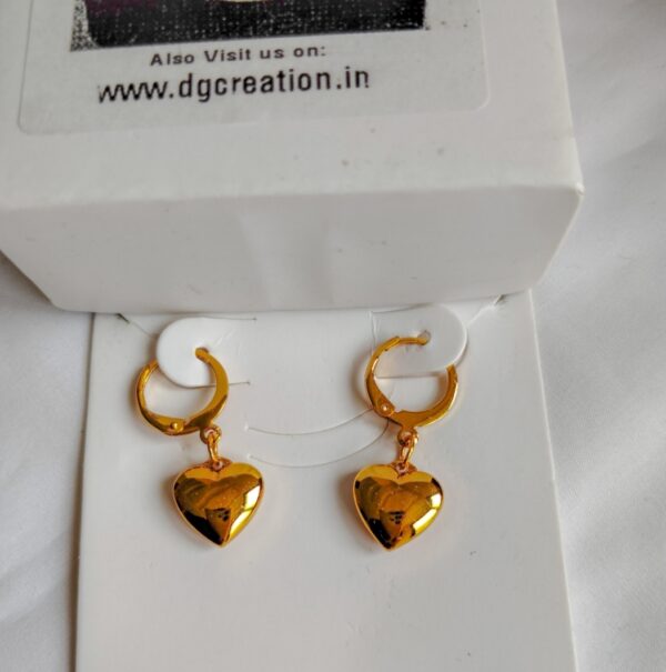 earring, chain